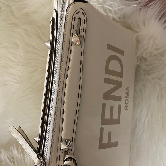 NEW FENDI ROMA By the way white leather medium bag - Picture 3 of 4